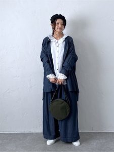 alt=“【40代・50代】オーバーサイズコーデ5選｜だらしなく見えない大人スタイル"